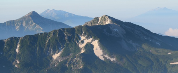 黒部五郎岳　　　左に笠ヶ岳、奥に乗鞍岳、右奥は御岳　　　　薬師岳より　2018.7